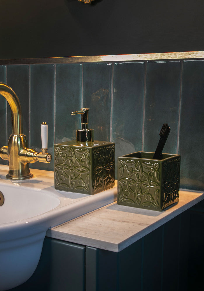 Ashwyn Witches Tile Bathroom Set