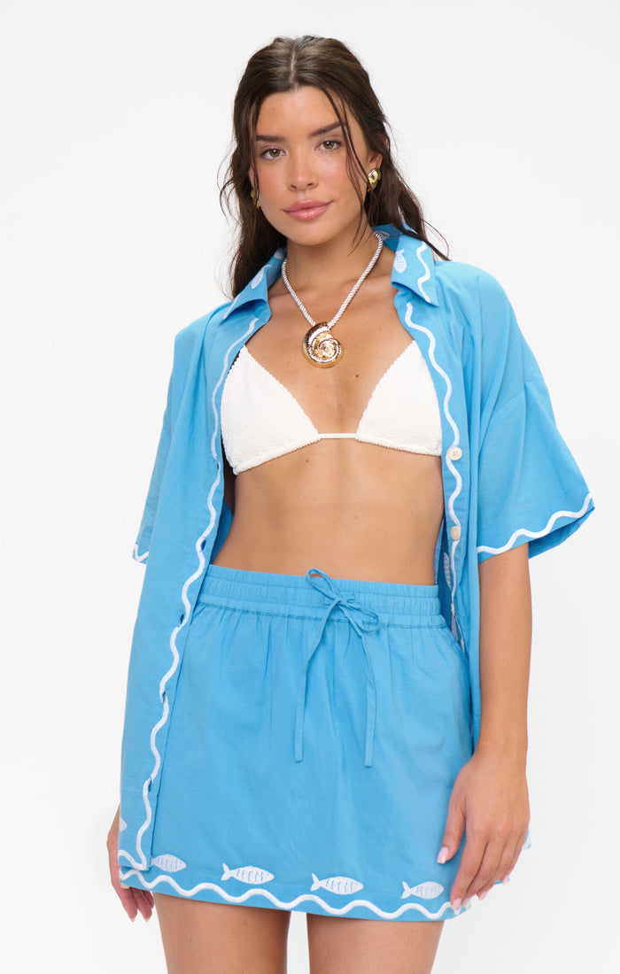 badge_model-wears-size-s