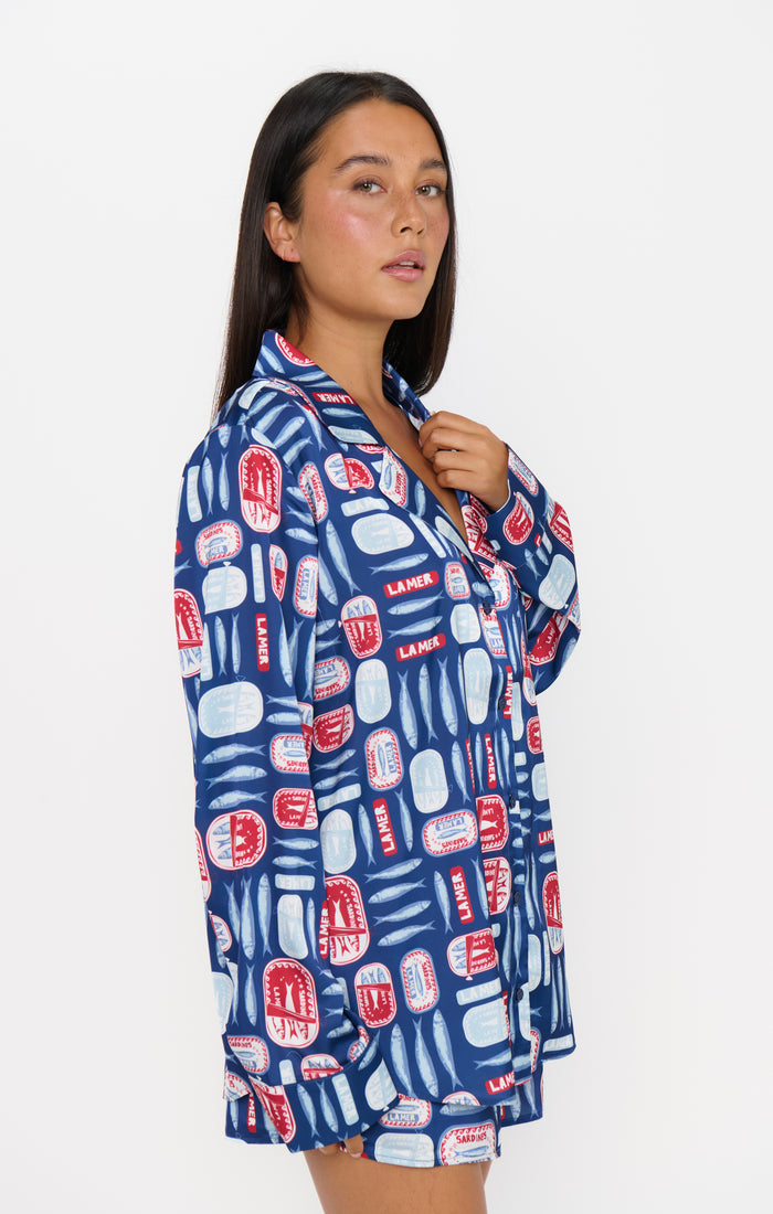 badge_model-wears-size-s