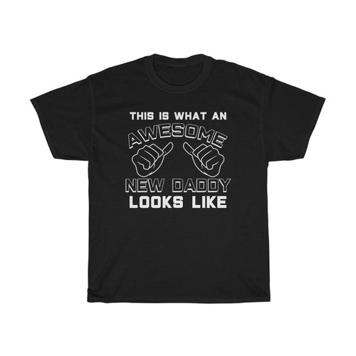 Best New Daddy Gifts: "This Is What An Awesome New Daddy Looks Like" First Father's Day Mens T-Shirt