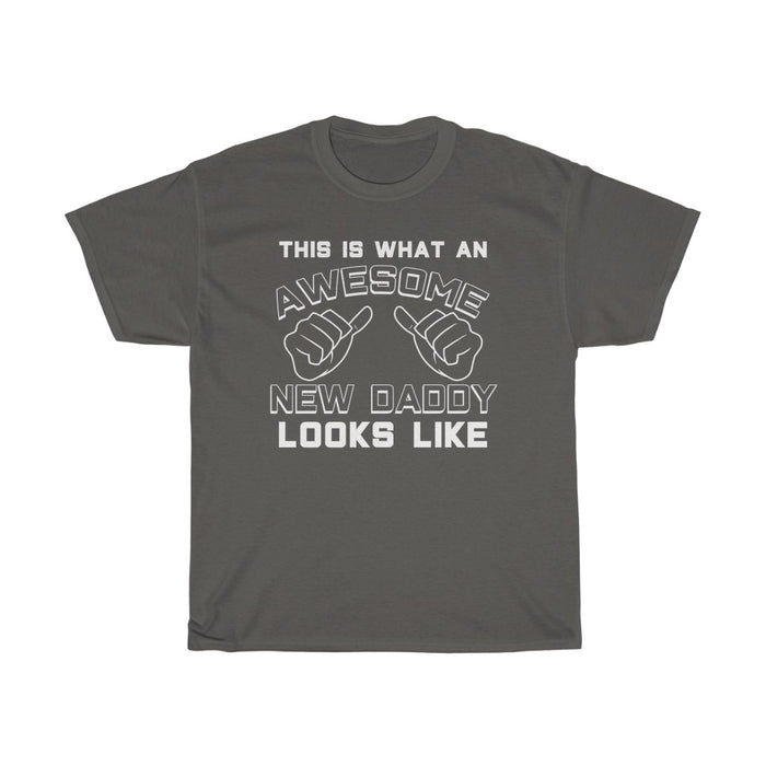 Best New Daddy Gifts: "This Is What An Awesome New Daddy Looks Like" First Father's Day Mens T-Shirt