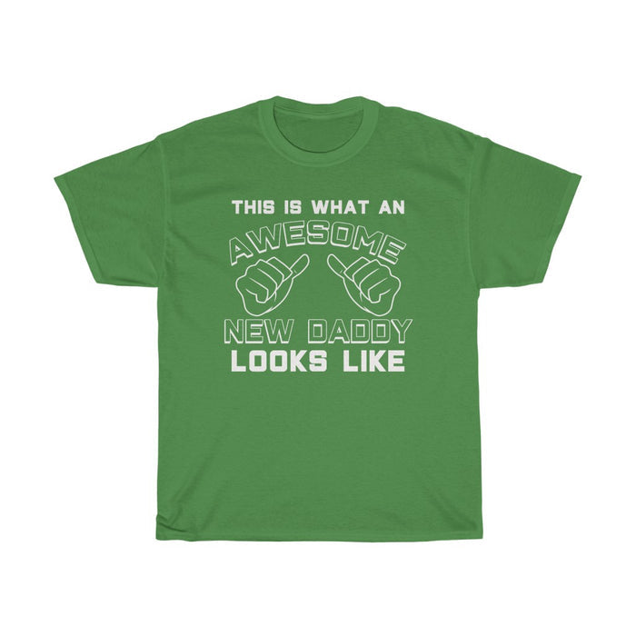 Best New Daddy Gifts: "This Is What An Awesome New Daddy Looks Like" First Father's Day Mens T-Shirt