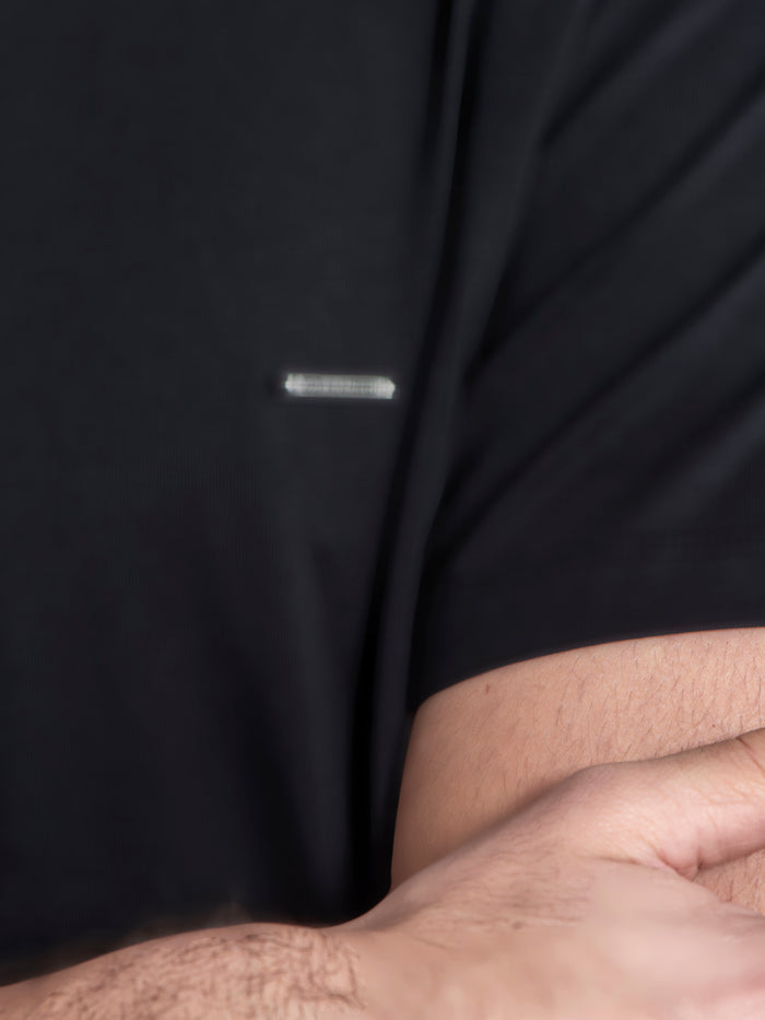 t-shirts / Black Must Tee