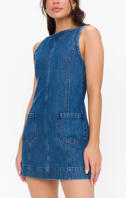 badge_model-wears-size-xs