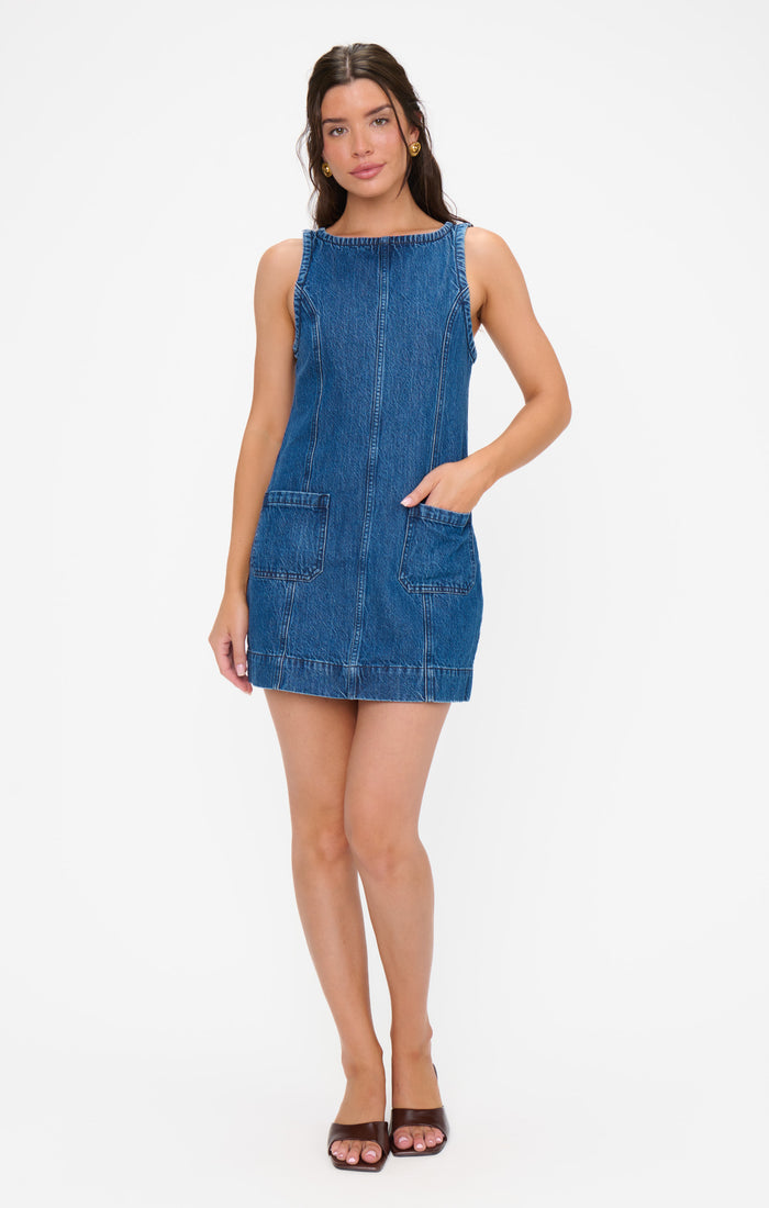 badge_model-wears-size-xs