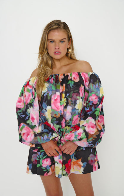 badge_model-wears-size-s