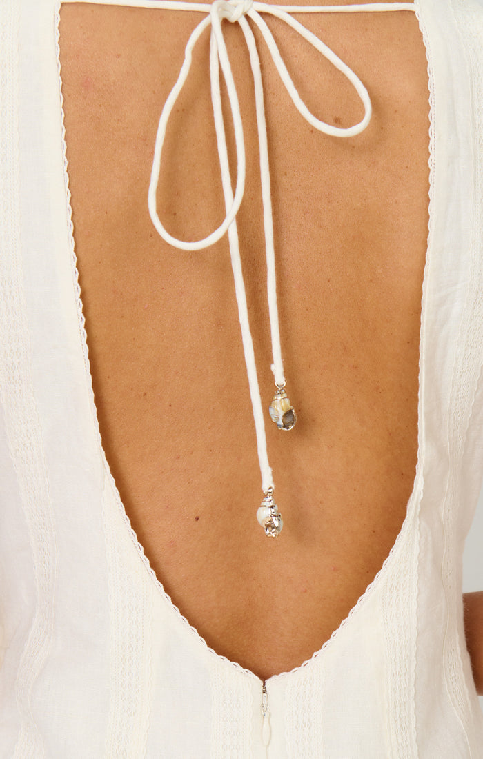 badge_model-wears-size-s
