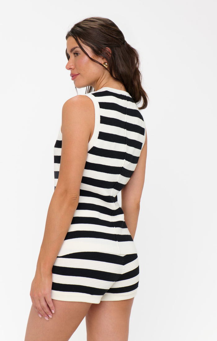 badge_model-wears-size-s