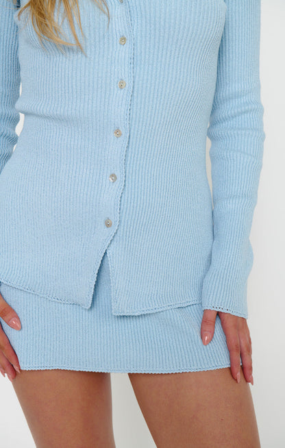 badge_model-wears-size-s