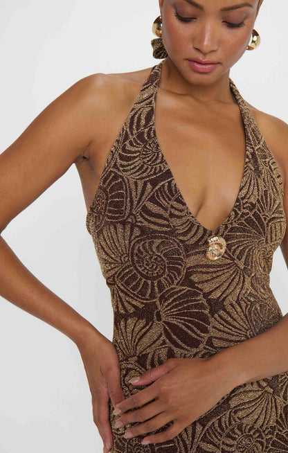 badge_model-wears-size-s