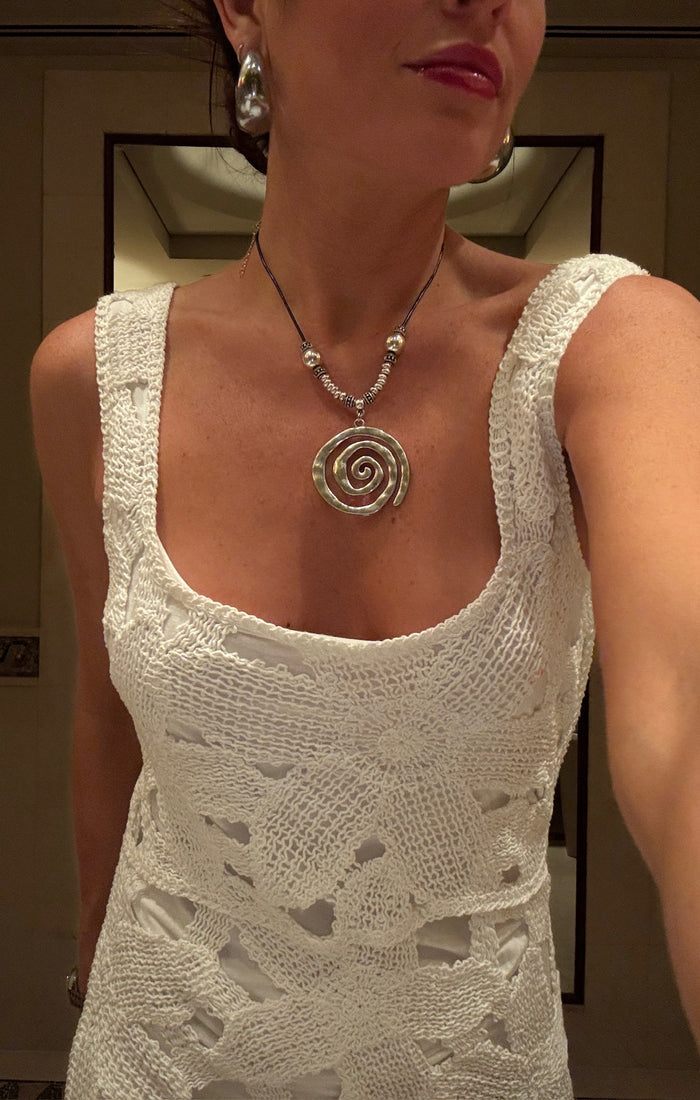 badge_model-wears-size-s