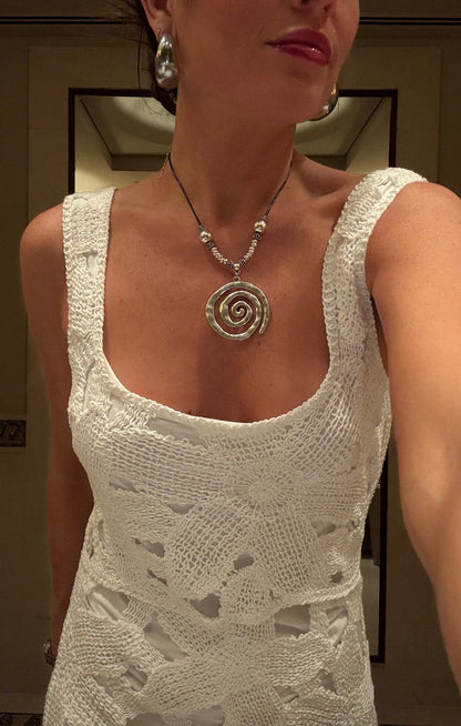 badge_model-wears-size-s