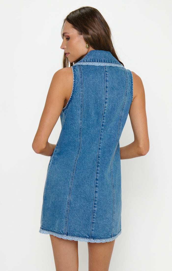 badge_model-wears-size-s