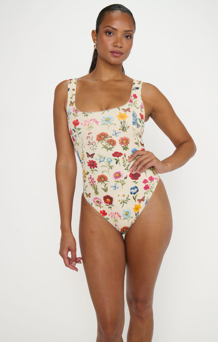 badge_model-wears-size-s