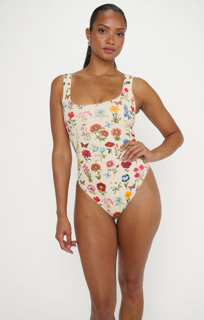 badge_model-wears-size-s