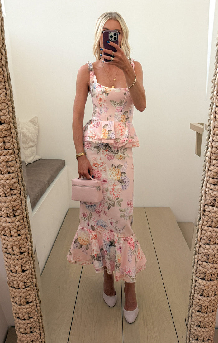 badge_model-wears-size-xs